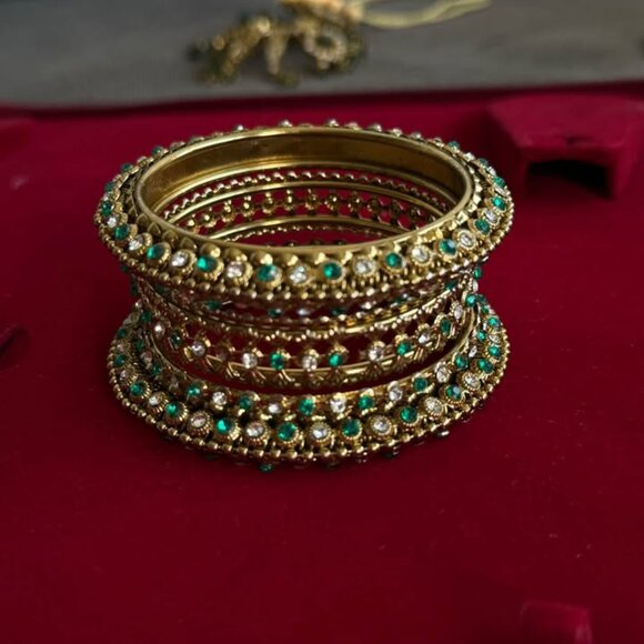 Indian Bridal Jewelry Set – Costume Jewelry - Picture 2 of 7